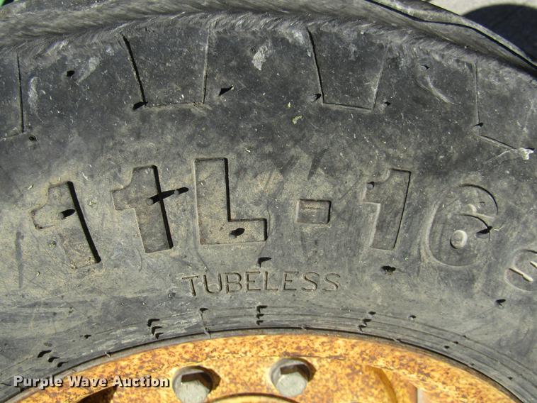 image for item DE4909 2000 John Deere 7210 tractor