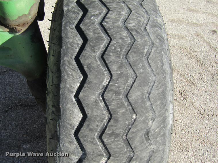 image for item DE4909 2000 John Deere 7210 tractor