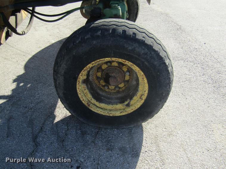 image for item DE4909 2000 John Deere 7210 tractor