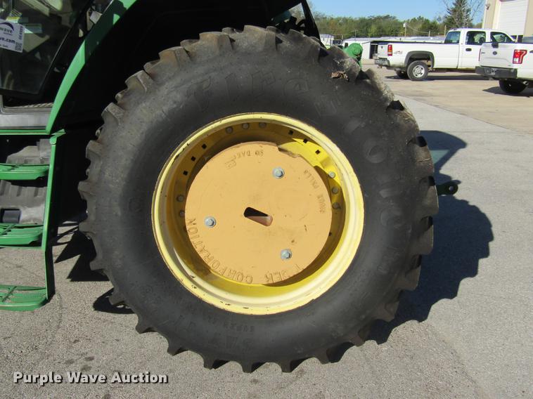 image for item DE4909 2000 John Deere 7210 tractor