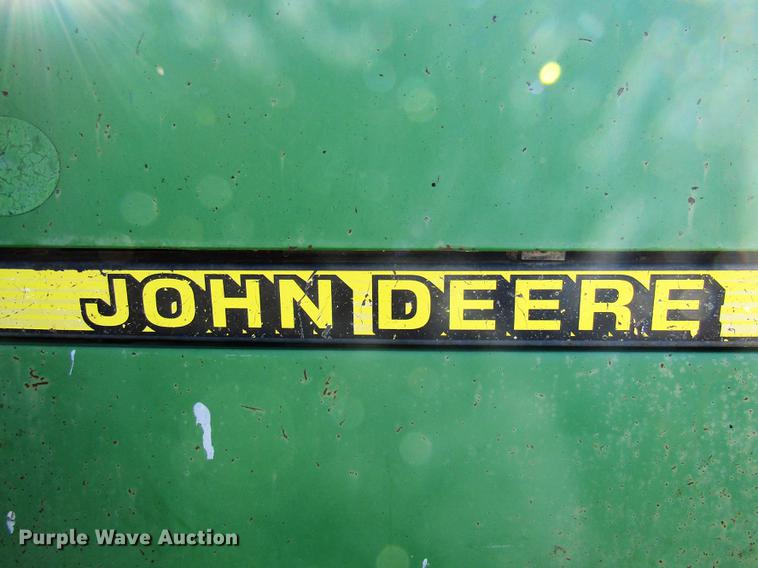 image for item DE4909 2000 John Deere 7210 tractor