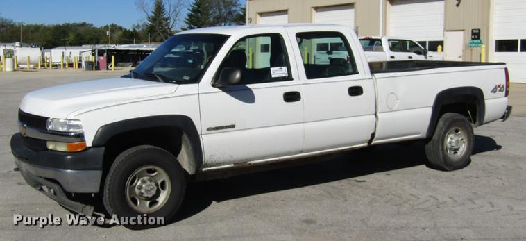 image for item DE4910 2002 Chevrolet Silverado 2500HD Crew Cab pickup truck