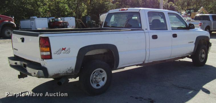 image for item DE4910 2002 Chevrolet Silverado 2500HD Crew Cab pickup truck
