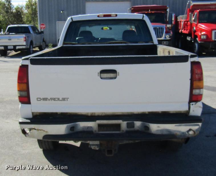image for item DE4910 2002 Chevrolet Silverado 2500HD Crew Cab pickup truck