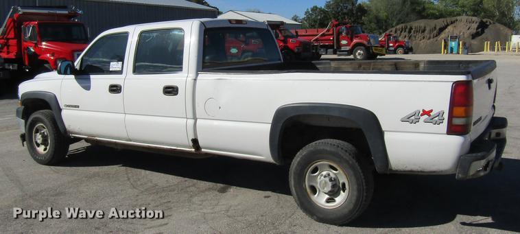 image for item DE4910 2002 Chevrolet Silverado 2500HD Crew Cab pickup truck