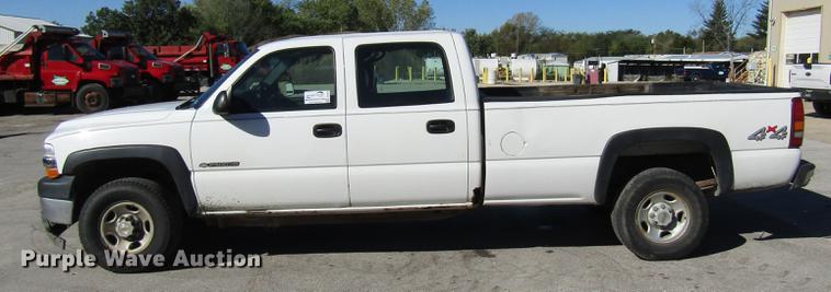 image for item DE4910 2002 Chevrolet Silverado 2500HD Crew Cab pickup truck