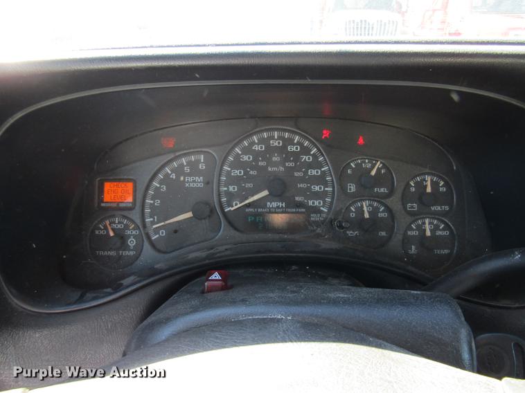 image for item DE4910 2002 Chevrolet Silverado 2500HD Crew Cab pickup truck