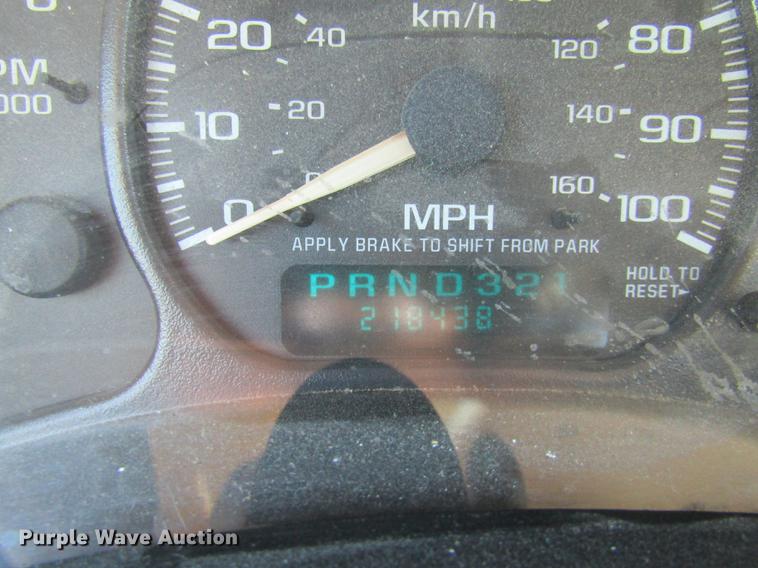 image for item DE4910 2002 Chevrolet Silverado 2500HD Crew Cab pickup truck