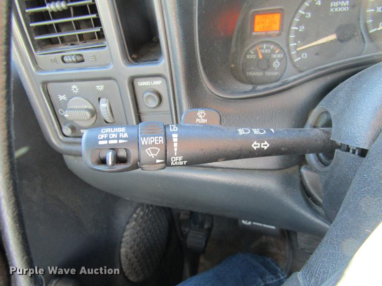 image for item DE4910 2002 Chevrolet Silverado 2500HD Crew Cab pickup truck