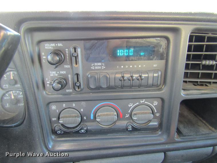 image for item DE4910 2002 Chevrolet Silverado 2500HD Crew Cab pickup truck