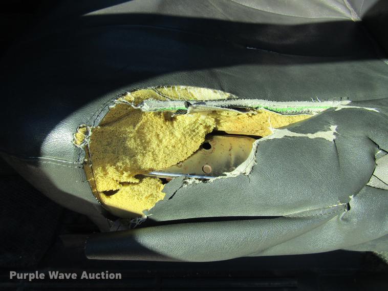 image for item DE4910 2002 Chevrolet Silverado 2500HD Crew Cab pickup truck