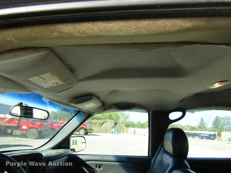 image for item DE4910 2002 Chevrolet Silverado 2500HD Crew Cab pickup truck