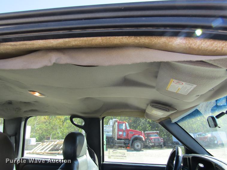 image for item DE4910 2002 Chevrolet Silverado 2500HD Crew Cab pickup truck