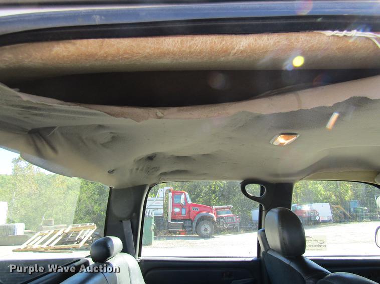 image for item DE4910 2002 Chevrolet Silverado 2500HD Crew Cab pickup truck