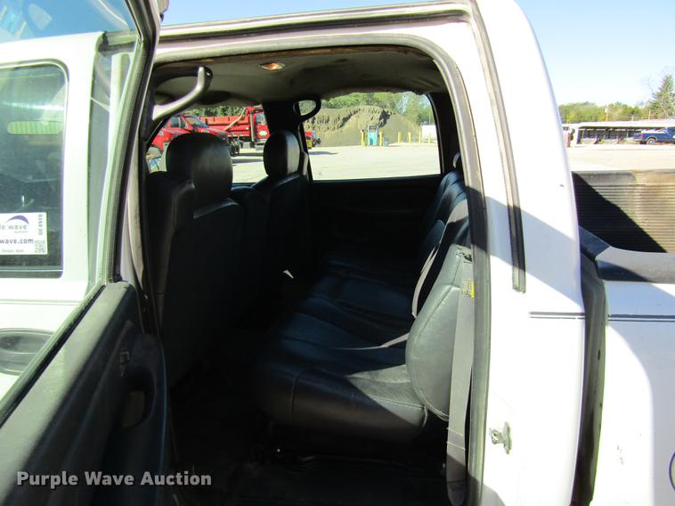 image for item DE4910 2002 Chevrolet Silverado 2500HD Crew Cab pickup truck