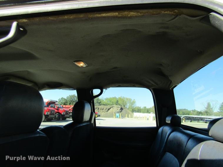 image for item DE4910 2002 Chevrolet Silverado 2500HD Crew Cab pickup truck