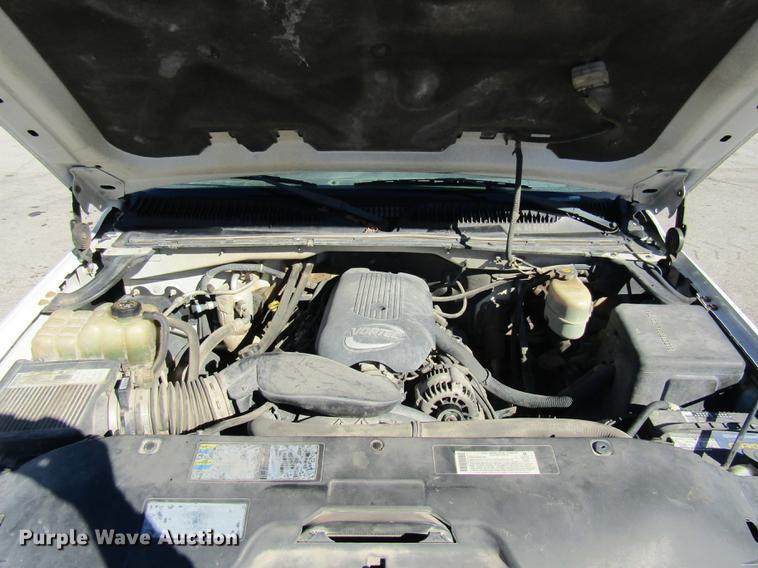 image for item DE4910 2002 Chevrolet Silverado 2500HD Crew Cab pickup truck