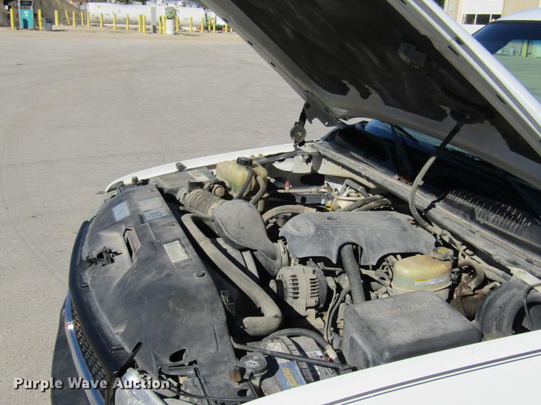 image for item DE4910 2002 Chevrolet Silverado 2500HD Crew Cab pickup truck