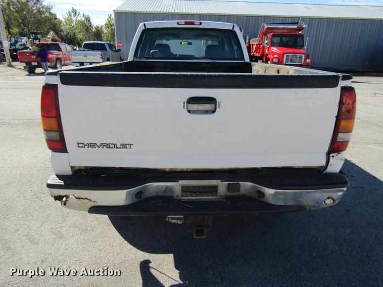 image for item DE4910 2002 Chevrolet Silverado 2500HD Crew Cab pickup truck
