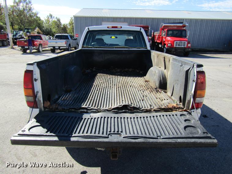 image for item DE4910 2002 Chevrolet Silverado 2500HD Crew Cab pickup truck