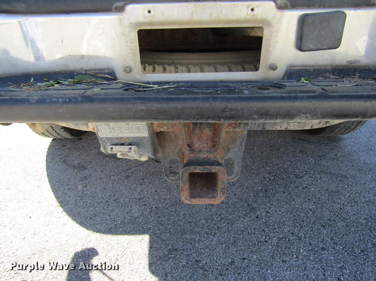 image for item DE4910 2002 Chevrolet Silverado 2500HD Crew Cab pickup truck