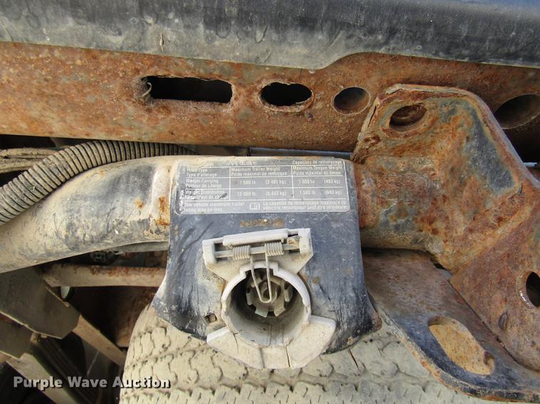 image for item DE4910 2002 Chevrolet Silverado 2500HD Crew Cab pickup truck