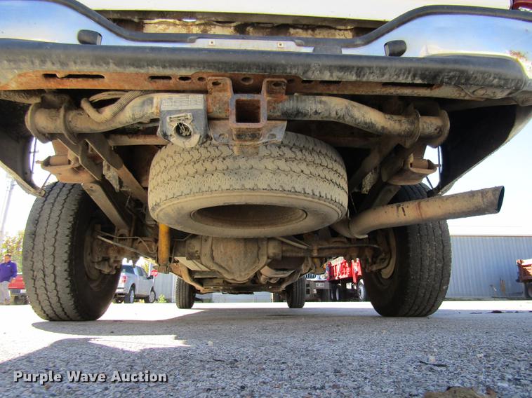 image for item DE4910 2002 Chevrolet Silverado 2500HD Crew Cab pickup truck