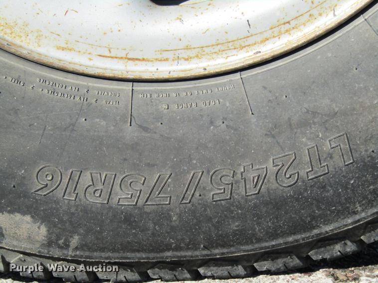 image for item DE4910 2002 Chevrolet Silverado 2500HD Crew Cab pickup truck