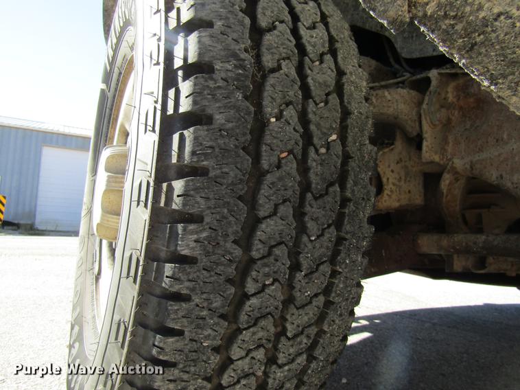 image for item DE4910 2002 Chevrolet Silverado 2500HD Crew Cab pickup truck