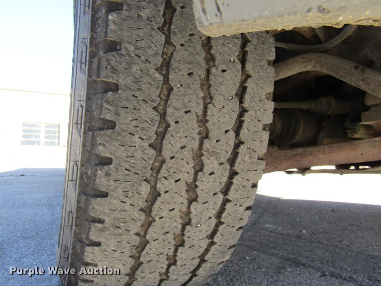 image for item DE4910 2002 Chevrolet Silverado 2500HD Crew Cab pickup truck