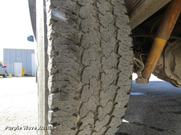 image for item DE4910 2002 Chevrolet Silverado 2500HD Crew Cab pickup truck