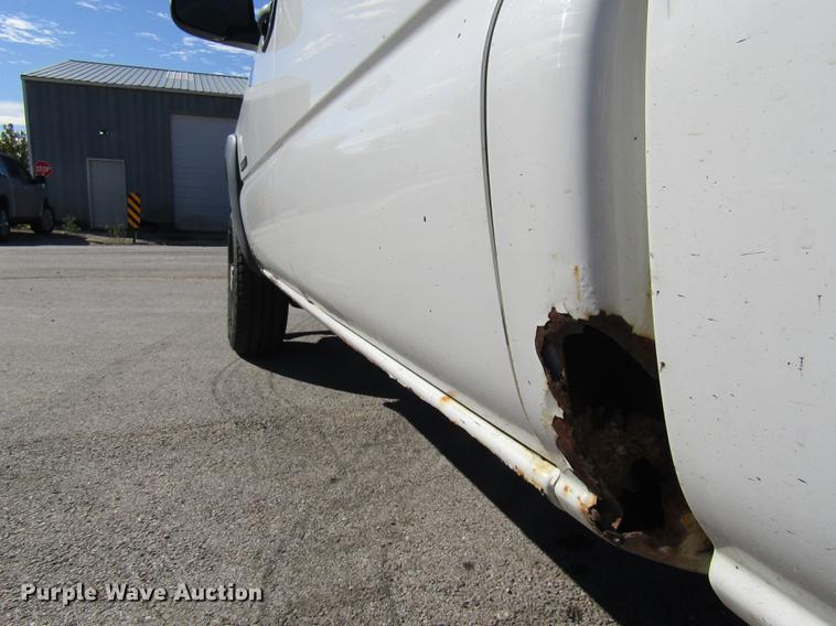 image for item DE4910 2002 Chevrolet Silverado 2500HD Crew Cab pickup truck