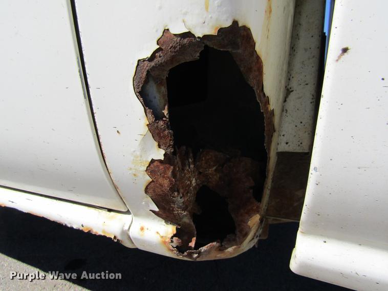 image for item DE4910 2002 Chevrolet Silverado 2500HD Crew Cab pickup truck