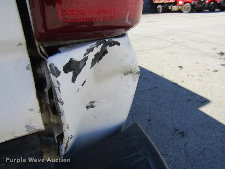 image for item DE4910 2002 Chevrolet Silverado 2500HD Crew Cab pickup truck