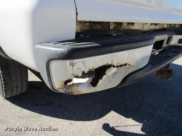 image for item DE4910 2002 Chevrolet Silverado 2500HD Crew Cab pickup truck