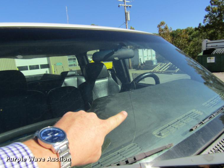 image for item DE4910 2002 Chevrolet Silverado 2500HD Crew Cab pickup truck