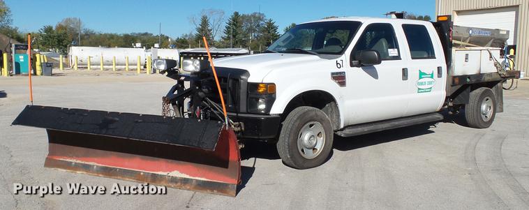 image for item DE4913 2008 Ford F250 Super Duty XL flatbed Crew Cab pickup truck