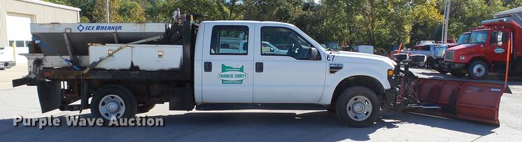 image for item DE4913 2008 Ford F250 Super Duty XL flatbed Crew Cab pickup truck