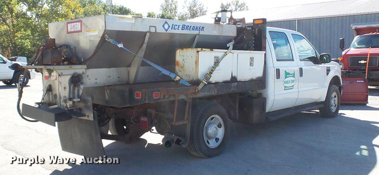 image for item DE4913 2008 Ford F250 Super Duty XL flatbed Crew Cab pickup truck