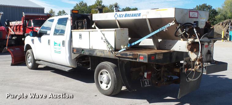 image for item DE4913 2008 Ford F250 Super Duty XL flatbed Crew Cab pickup truck