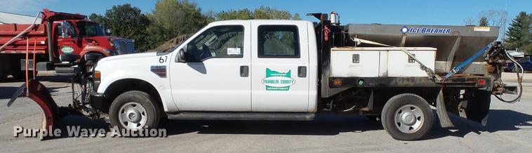 image for item DE4913 2008 Ford F250 Super Duty XL flatbed Crew Cab pickup truck