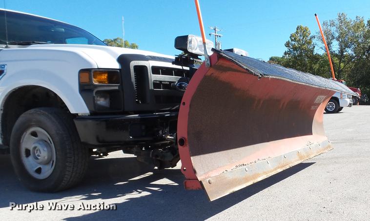 image for item DE4913 2008 Ford F250 Super Duty XL flatbed Crew Cab pickup truck