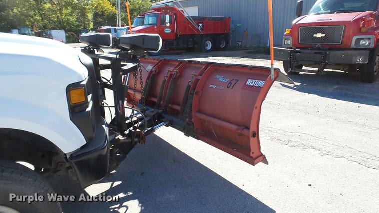 image for item DE4913 2008 Ford F250 Super Duty XL flatbed Crew Cab pickup truck