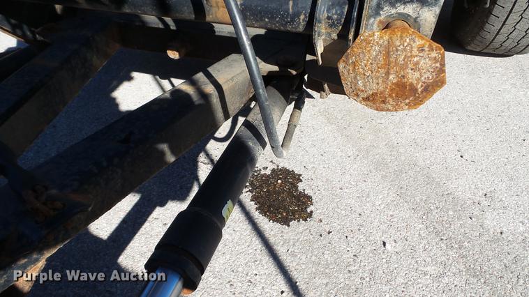 image for item DE4913 2008 Ford F250 Super Duty XL flatbed Crew Cab pickup truck