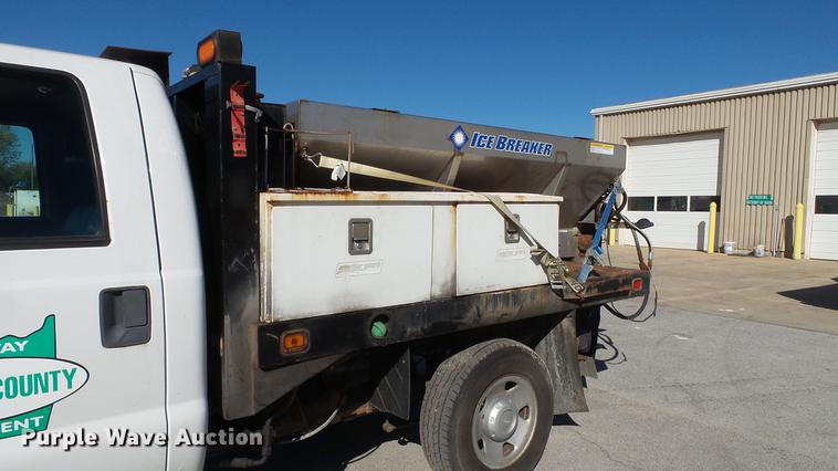 image for item DE4913 2008 Ford F250 Super Duty XL flatbed Crew Cab pickup truck