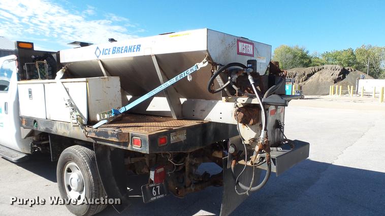 image for item DE4913 2008 Ford F250 Super Duty XL flatbed Crew Cab pickup truck