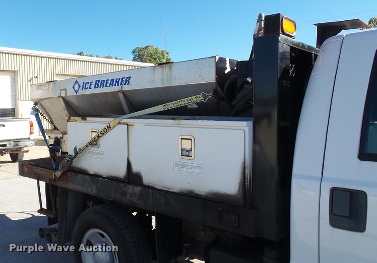 image for item DE4913 2008 Ford F250 Super Duty XL flatbed Crew Cab pickup truck