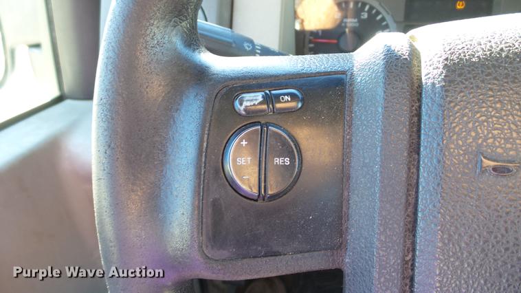 image for item DE4913 2008 Ford F250 Super Duty XL flatbed Crew Cab pickup truck