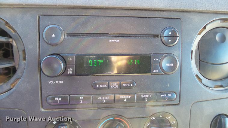 image for item DE4913 2008 Ford F250 Super Duty XL flatbed Crew Cab pickup truck