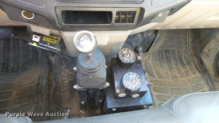 image for item DE4913 2008 Ford F250 Super Duty XL flatbed Crew Cab pickup truck